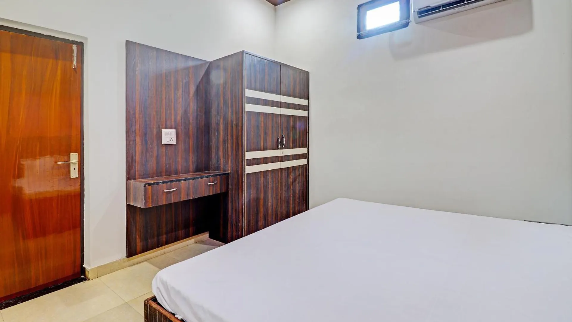 Hotel O Om Palace Agra  Agra (Uttar Pradesh)
