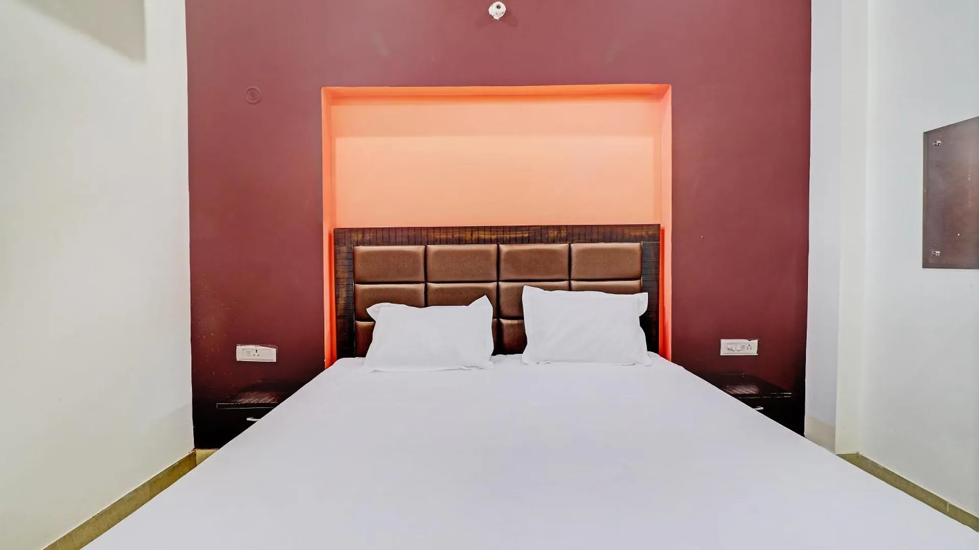 Hotel O Om Palace Agra