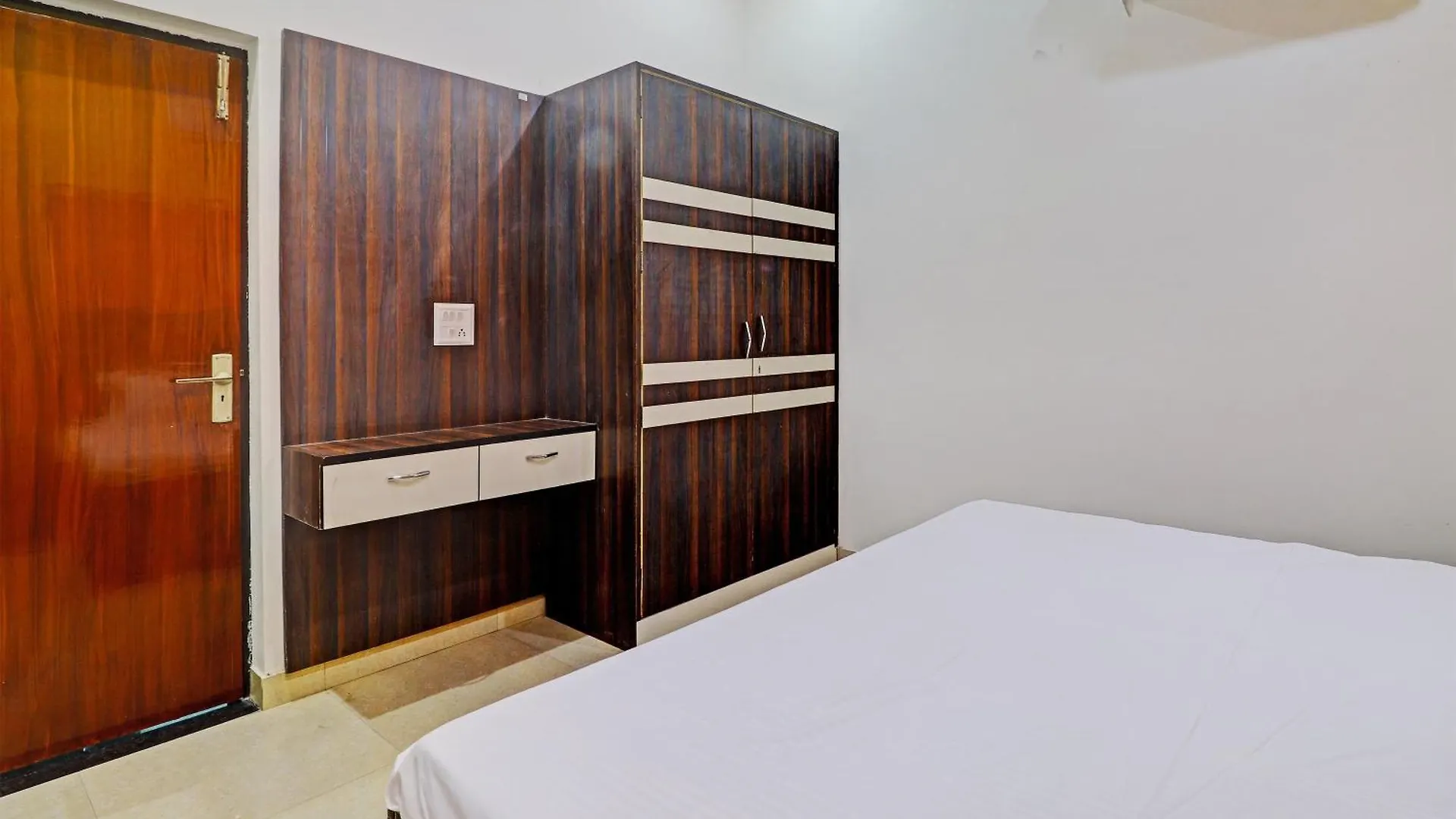 Hotel O Om Palace Agra
