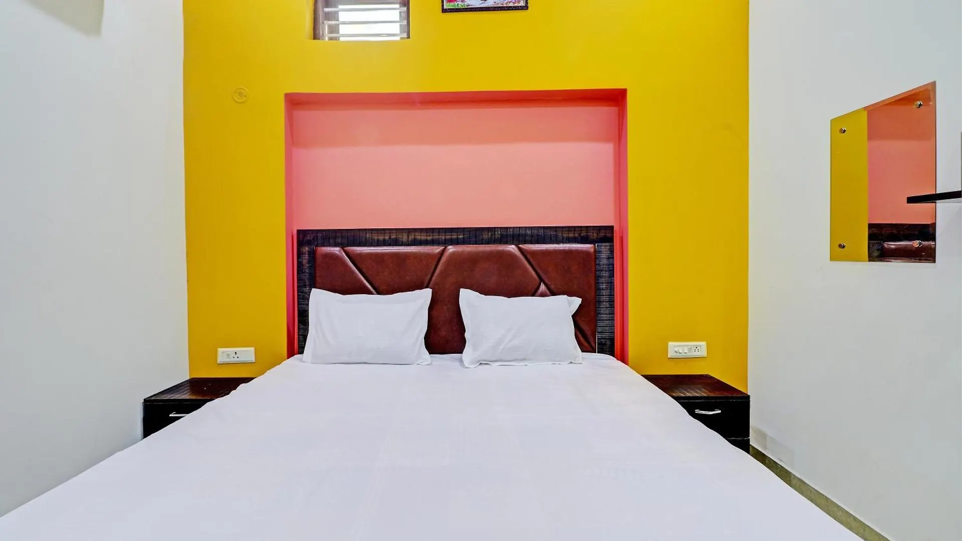 Hotel O Om Palace Agra