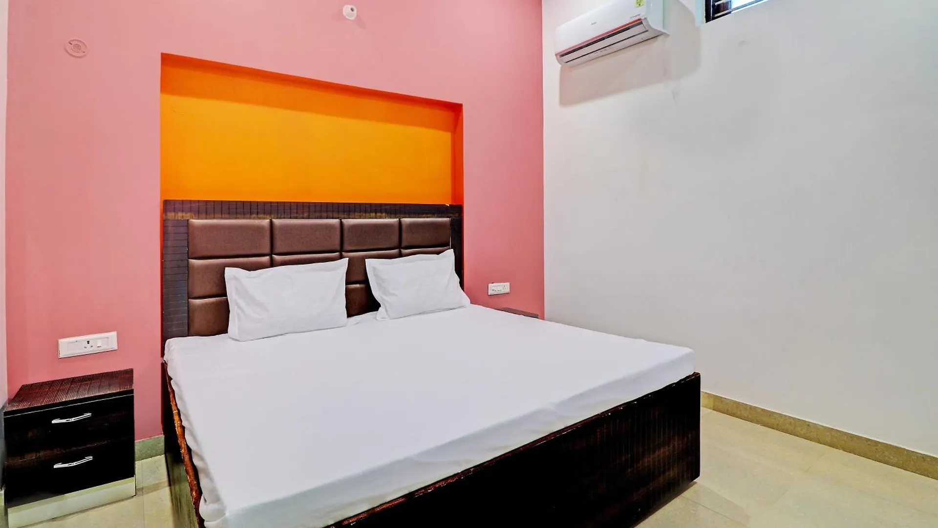 Hotel O Om Palace Agra  3*, Agra (Uttar Pradesh) India