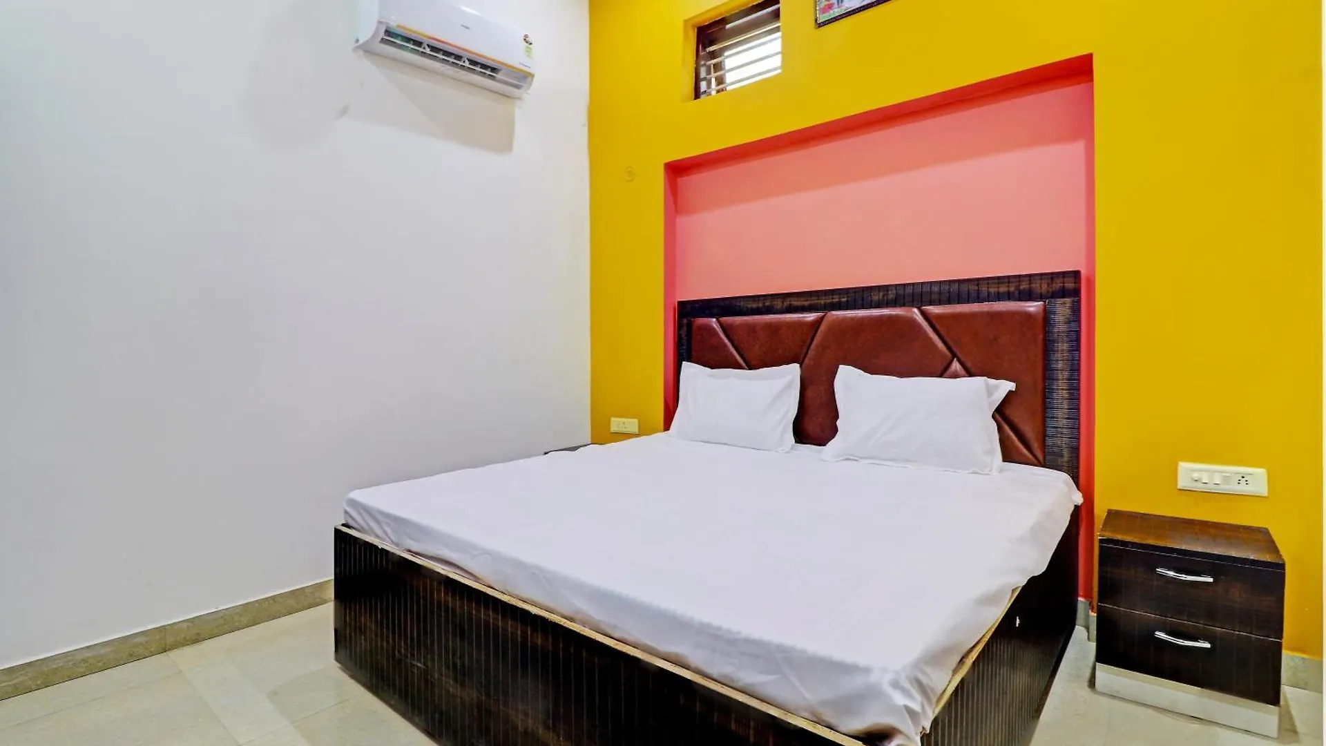 Hotel O Om Palace Agra